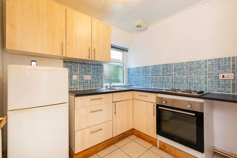Studio to rent, Willesden Lane, London NW2