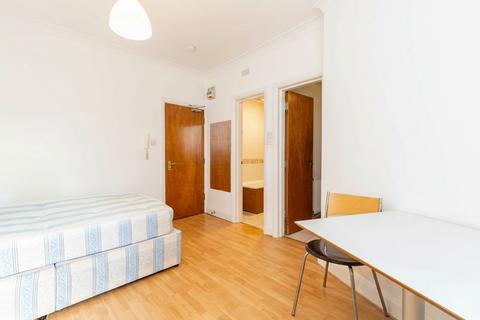 Studio to rent, Willesden Lane, London NW2