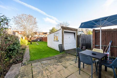 undefined, Stoneliegh Avenue, Worcester Park, KT4