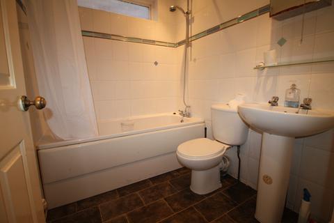 3 bedroom semi-detached house to rent, Ebberns Road, Hemel Hempstead, Hertfordshire