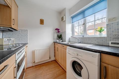 2 bedroom semi-detached house for sale, Larkspur Gardens,  Thatcham,  RG18