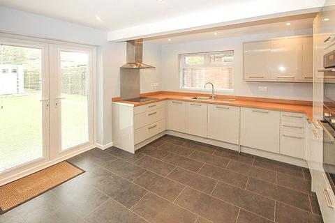 3 bedroom end of terrace house to rent, Talbot Road, Hatfield, AL10