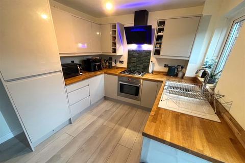 2 bedroom terraced house to rent, Crystal Way, Waterlooville, PO7