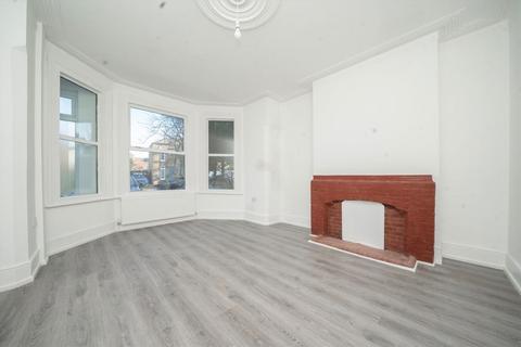 5 bedroom terraced house to rent, Coppetts Road, London N10