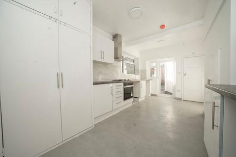 5 bedroom terraced house to rent, Coppetts Road, London N10