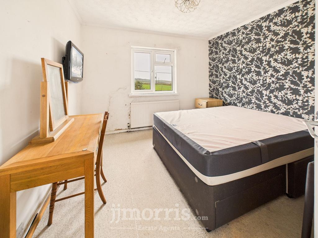 Bedroom 1 (rear)