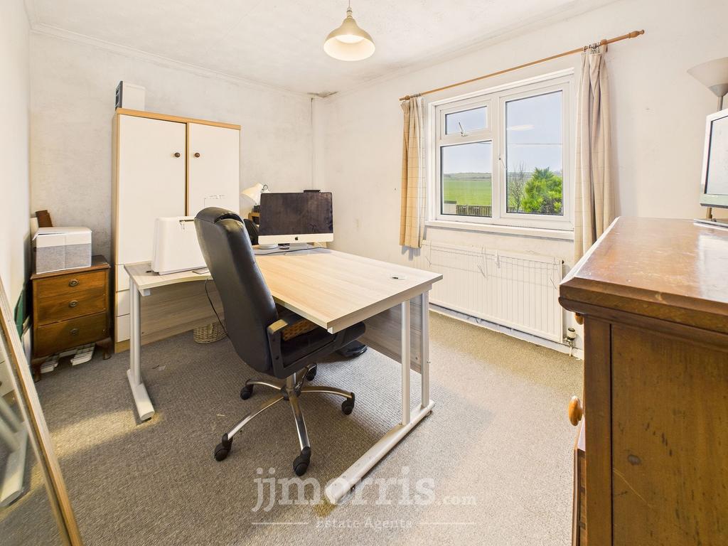 Bedroom 2 (rear)