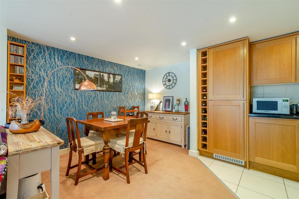 Kitchen/Dining Area