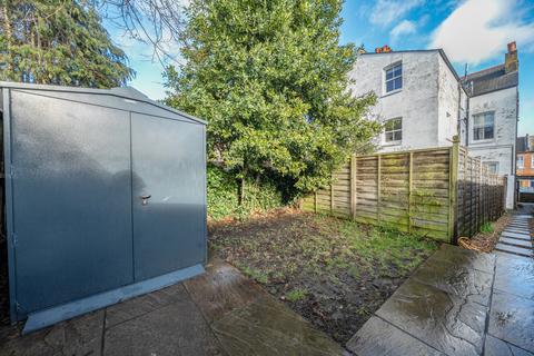 3 bedroom flat for sale, Thurlestone Road, London, SE27