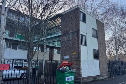 3 bedroom flat to rent, Star Lane, London E16