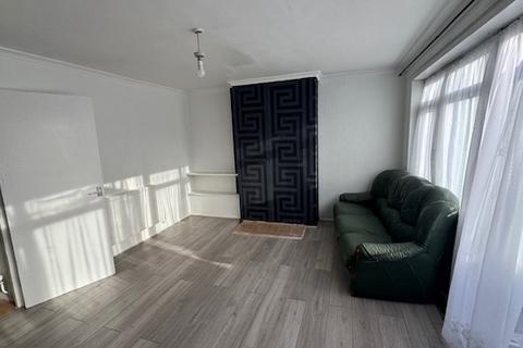 3 bedroom flat to rent, Star Lane, London E16