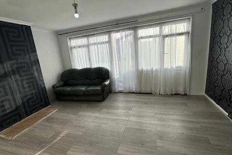 3 bedroom flat to rent, Star Lane, London E16