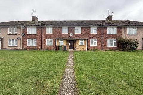 2 bedroom flat to rent, Friars Way, Bushey WD23