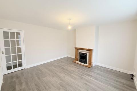 2 bedroom flat to rent, Friars Way, Bushey WD23