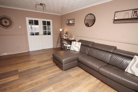 2 bedroom ground floor flat for sale, Honeysuckle Lane, Heatherdale Village, Jamestown G83