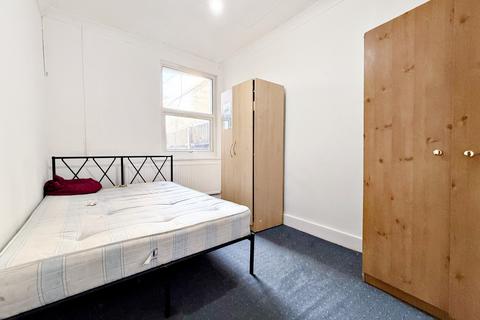 House share to rent - Alexandra Road, Hounslow, TW3