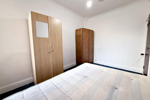 House share to rent, Alexandra Road, Hounslow, TW3