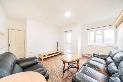 4 bedroom flat to rent, Fairchild House, Frampton Park Road, London, E9
