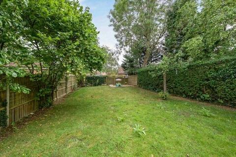 5 bedroom detached house to rent, Potter Street, Northwood, HA6