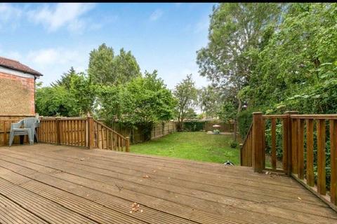 5 bedroom detached house to rent, Potter Street, Northwood, HA6