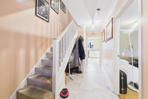 5 bedroom semi-detached house for sale, Thatcham Avenue Kingsway, Quedgeley, Gloucester
