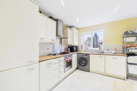 5 bedroom semi-detached house for sale, Thatcham Avenue Kingsway, Quedgeley, Gloucester