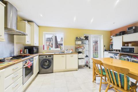 5 bedroom semi-detached house for sale, Thatcham Avenue Kingsway, Quedgeley, Gloucester