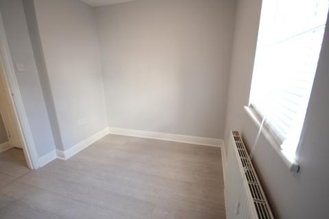 2 bedroom ground floor flat to rent, Moss Court, Wellington Street, Kettering, Northamptonshire, NN16