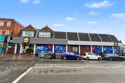 4 bedroom flat to rent, Winton