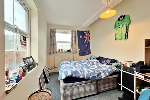 4 bedroom flat to rent, Winton