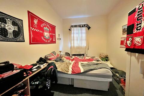 4 bedroom flat to rent, Winton
