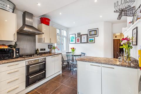 2 bedroom flat to rent, Oakhill Road, Putney, London, SW15