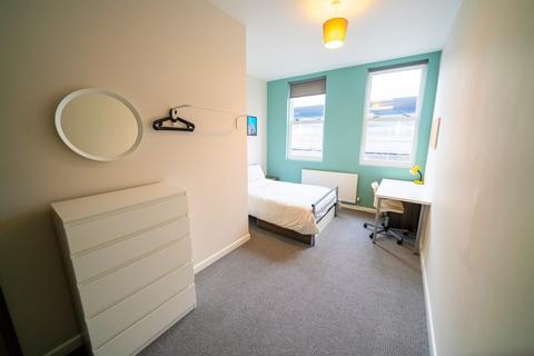 4 bedroom flat to rent, 136C West Street, Sheffield S1