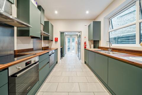 Studio to rent, Valetta Road, London, W3