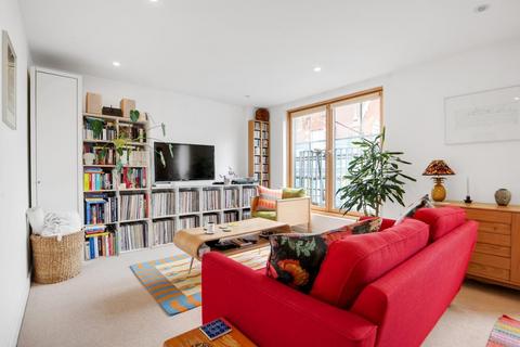 2 bedroom flat for sale, Barretts Grove, London, N16