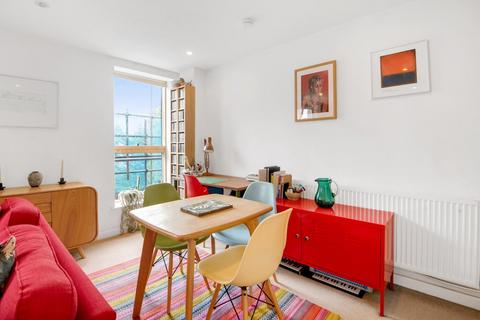 2 bedroom flat for sale, Barretts Grove, London, N16