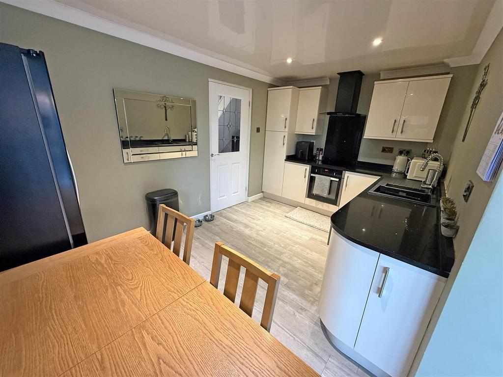 Kitchen A2.jpg