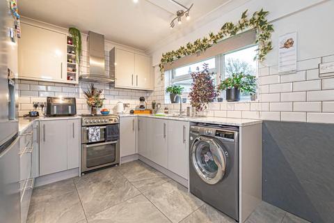 2 bedroom flat for sale, Eight Acres, Tring
