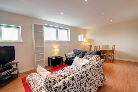 2 bedroom apartment to rent, Curzon Place, Gateshead, NE8