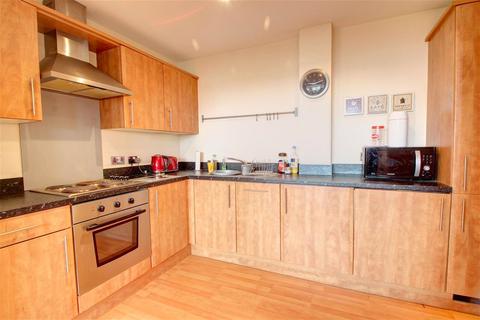 2 bedroom apartment to rent, Curzon Place, Gateshead, NE8