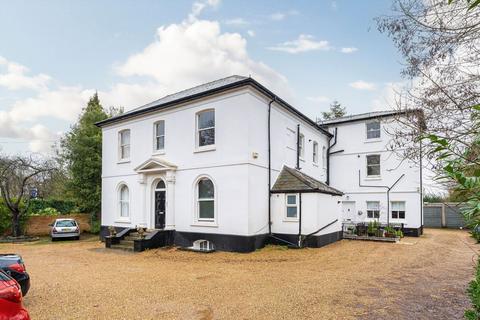 2 bedroom flat for sale, Woburn Hill, Addlestone KT15