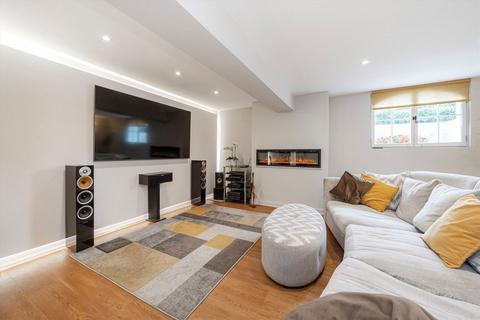 2 bedroom flat for sale, Woburn Hill, Addlestone KT15