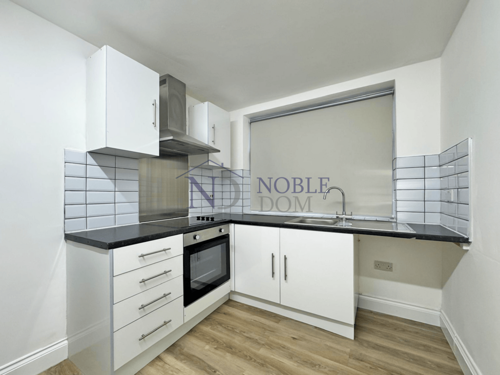 Large studio flat in Hounslow