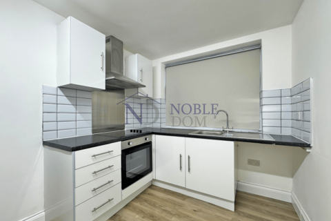1 bedroom flat to rent, Hanworth Road, TW3
