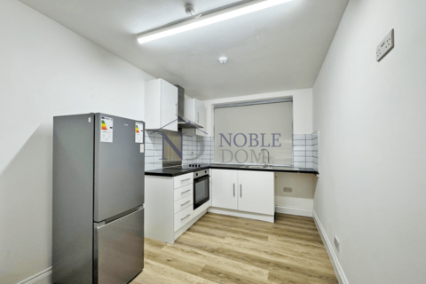 1 bedroom flat to rent, Hanworth Road, TW3