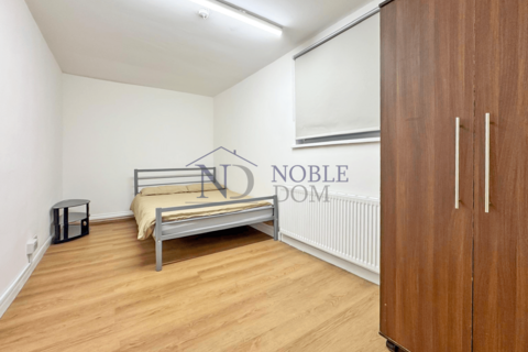 1 bedroom flat to rent, Hanworth Road, TW3