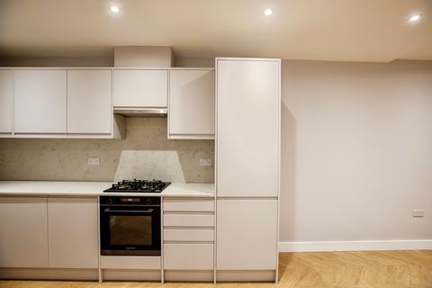 2 bedroom flat to rent, Limes Grove, SE13
