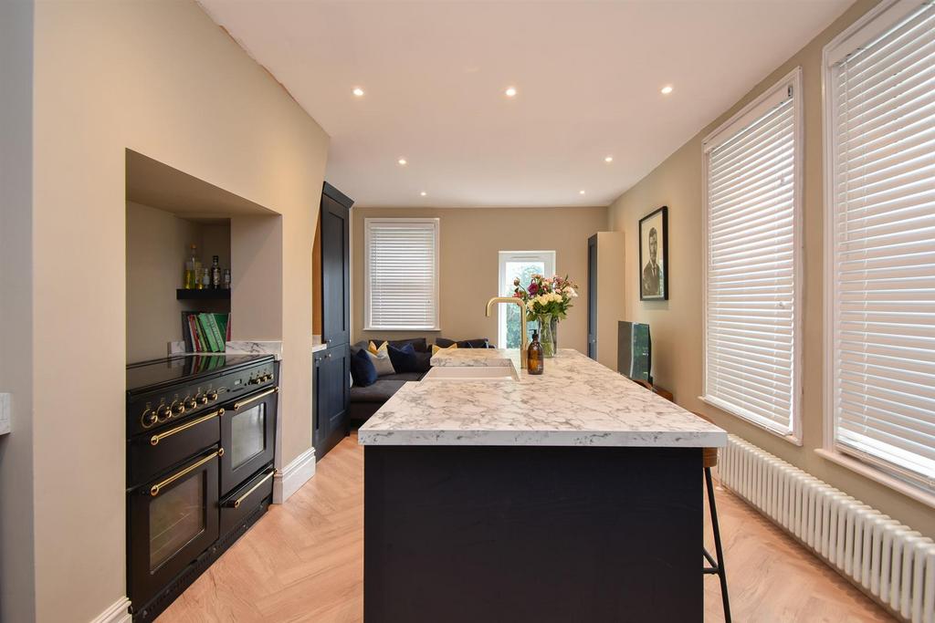 Living space/kitchen