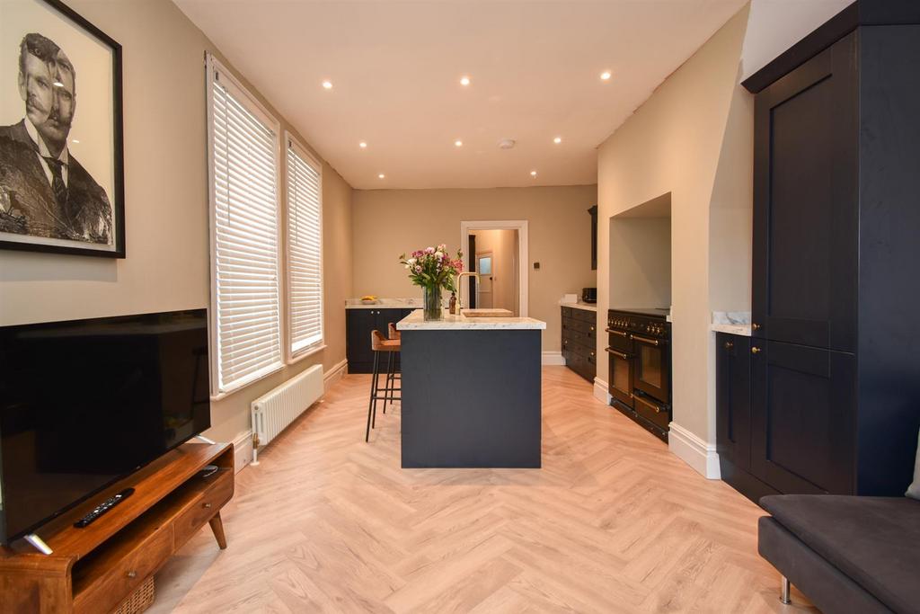 Living space/kitchen