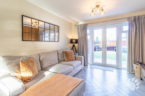 3 bedroom terraced house for sale, Fraser Close, Basildon SS15